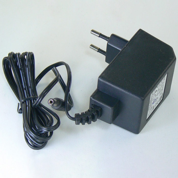 220/240 V AC 50Hz – Output 6V 1A Power Adaptor